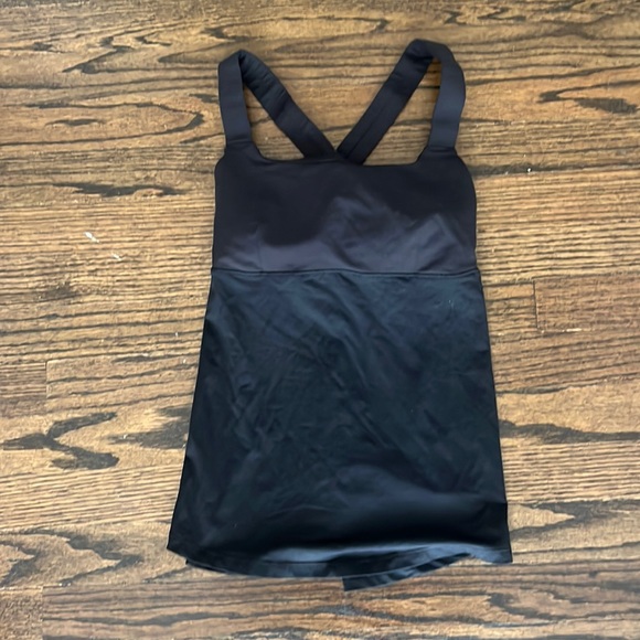 Lululemon workout top. Built in bra. - Picture 1 of 3